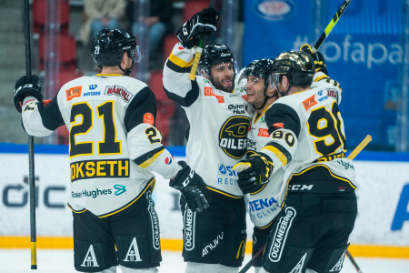 Stavanger Oilers kunne feire for seriegull etter seier mot Vålerenga tirsdag. 