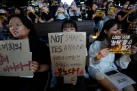 Sørkoreanere protesterte mot deepfake-porno i en demonstrasjon i Seoul i slutten av september.