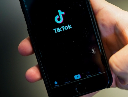 Tiktok sier de har fjernet 380.000 hatvideoer i USA i år.