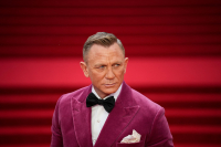 Daniel Craig spiller James Bond for femte og siste gang i «No Time to Die», som gjorde den beste premieredagen for Bond-filmer i Norge sist fredag.