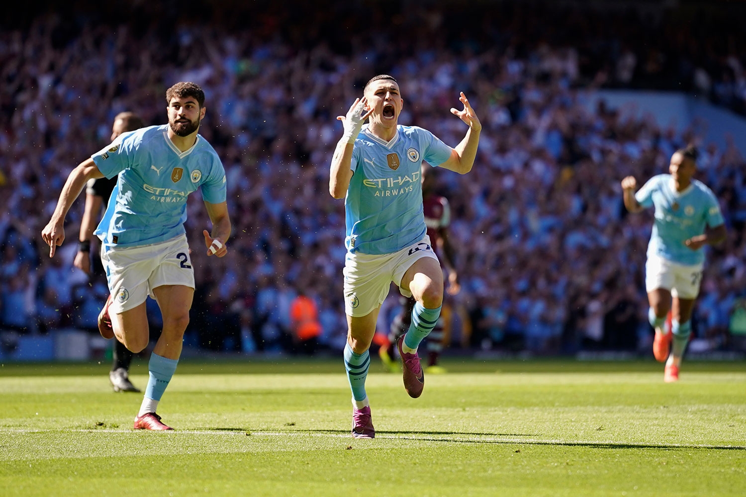 Phil Foden bidro med to mål søndag. 