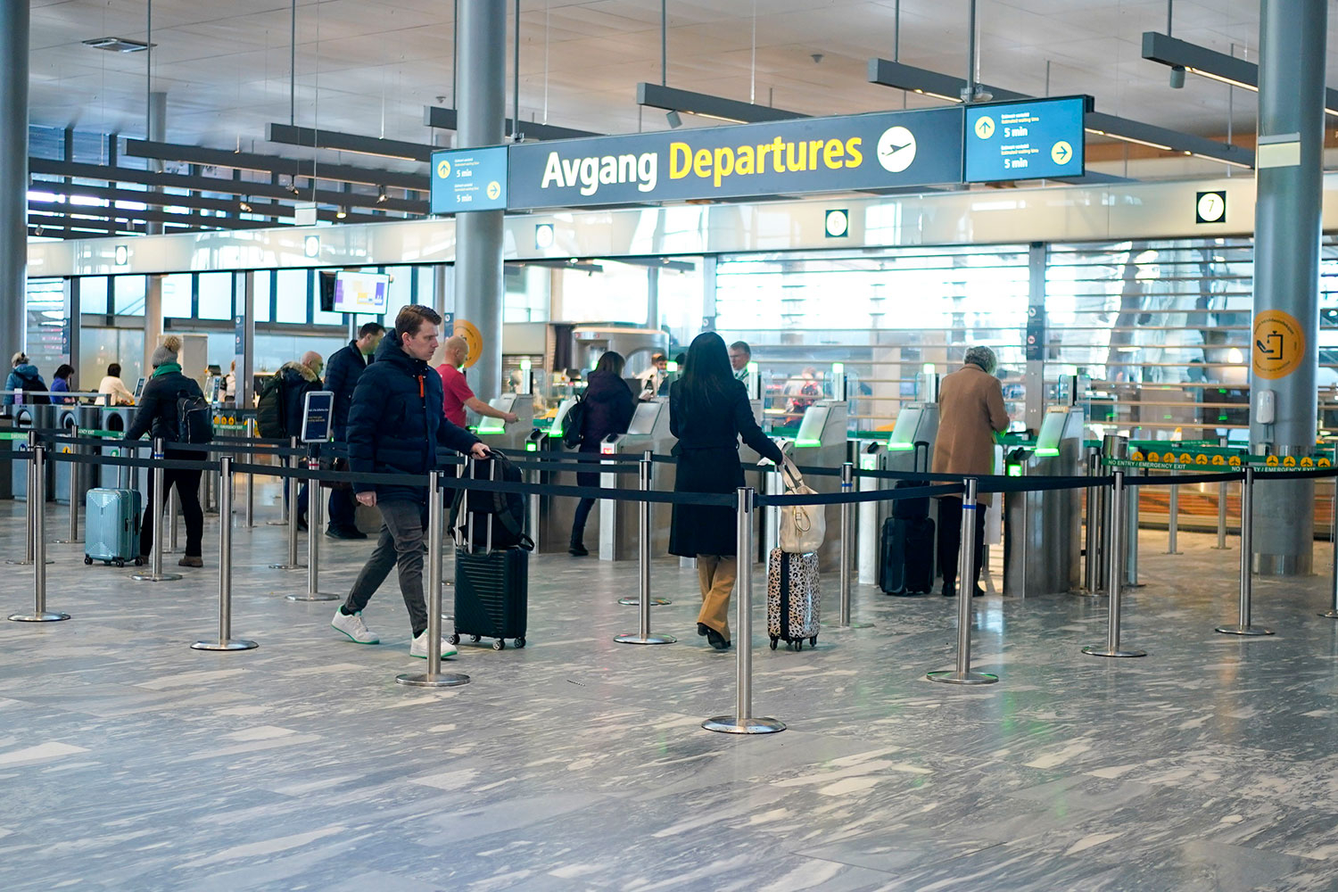 Fredag er påskens mest hektiske reisedag på norske flyplasser. 