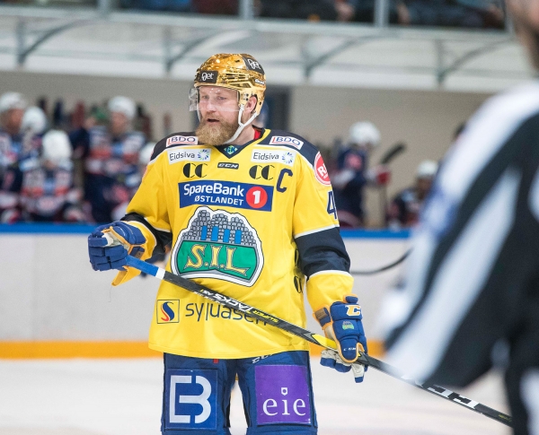 Patrick Thoresen er i målform og gjorde hattrick for annen søndag på rad da Storhamar slo Ringerike 9-1. 