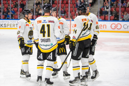 Stavanger Oilers vant 3-2 mot Ringerike søndag. Her fra kampen mot Vålerenga i Jordal Amfi tidligere denne sesongen. 