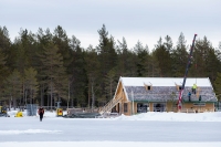 Det er oppført et hus ved Langvann i Nordmarka, som trolig skal benyttes under innspillingen av den nye James Bond-filmen.