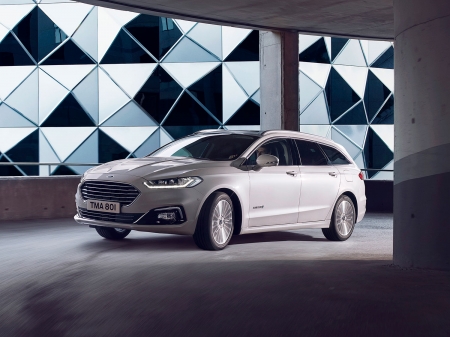 Nye Ford Mondeo Hybrid stasjonsvogn er klar for Ringerike