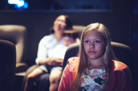 Koronaen påvirker antallet filmer som settes opp på norske kinoer. Medietilsynet satt aldersgrense på tjue prosent færre kinofilmer i 2021 sammenlignet med før koronaen i 2019.