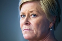 Finansminister Siv Jensen (Frp) liker dårlig den store veksten i nordmenns opptak av forbrukslån og innkalte bransjen til bekymringsmøte mandag.