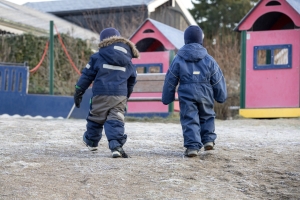 Nå blir det forbudt å røyke på lekeplasser