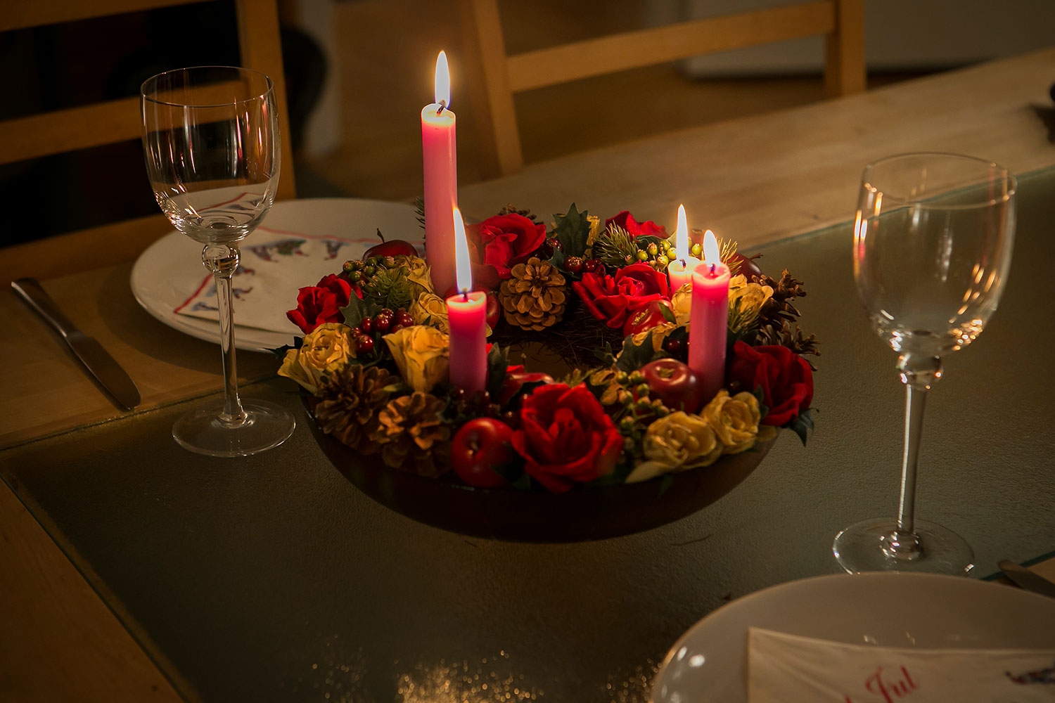 Mange forbinder de kommende ukene med mye hjemmelaget mat, julekos med levende lys og alkohol. Men slår helsemyndighetene fast, en gang for alle, at det er best å holde seg helt unna alkohol. 