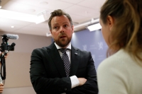 Næringsminister Torbjørn Røe Isaksen åpner dørene for en utvidelse av skatteendringene for oppstartsselskaper.