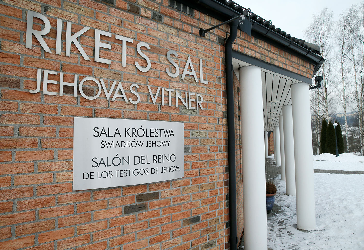 Jehovas vitner driver forsamlingshuset «Rikets sal». 